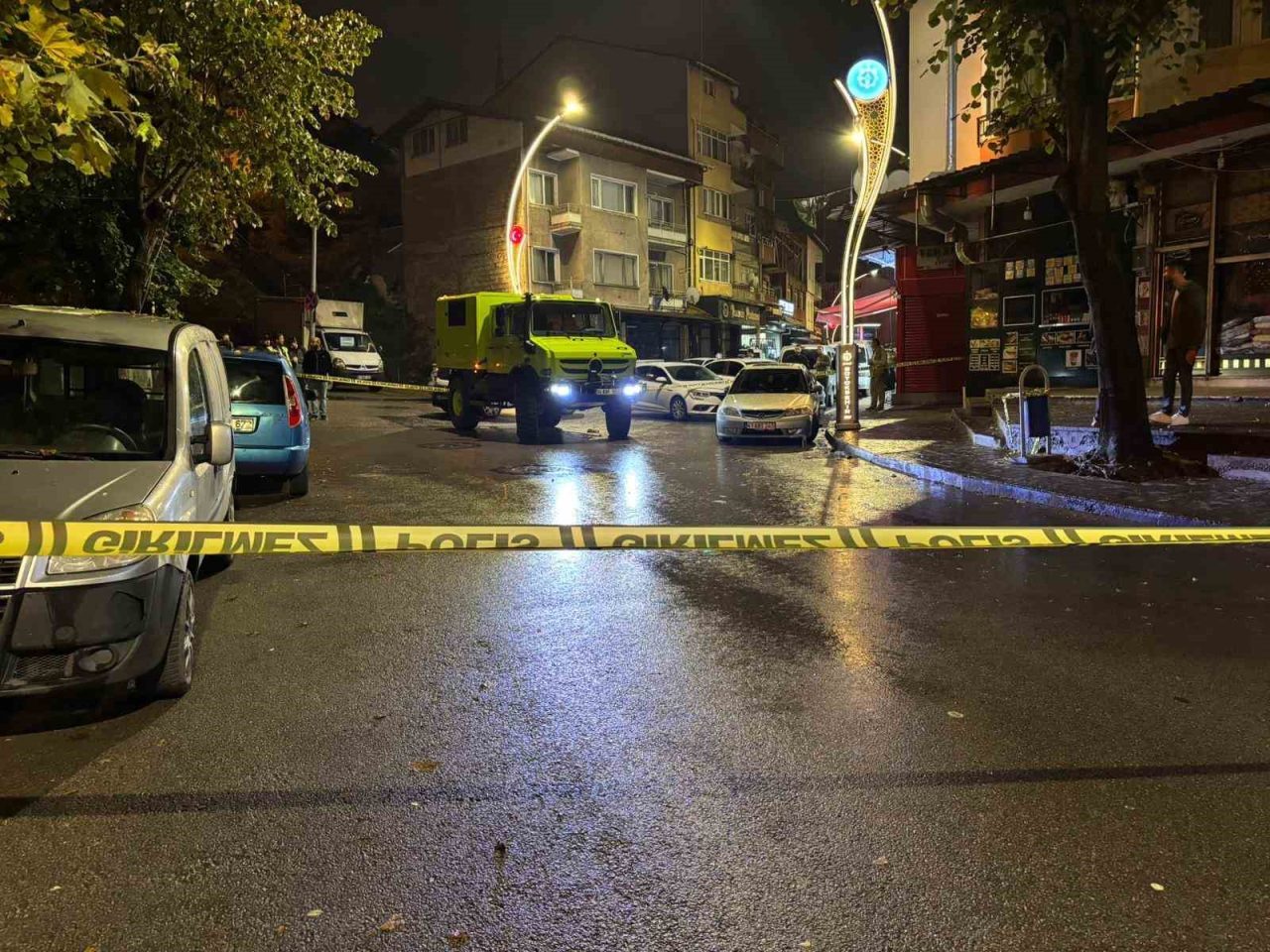 Kocaeli’nin İzmit ilçesinde iddiaya göre jiletle esnafa ve vatandaşlara rahatsızlık