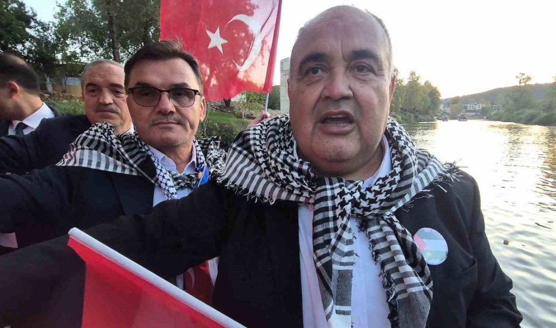 Bartın’da Sumud Filosu’na ve Filistin’e destek amacıyla balıkçılar, teknelerle Bartın