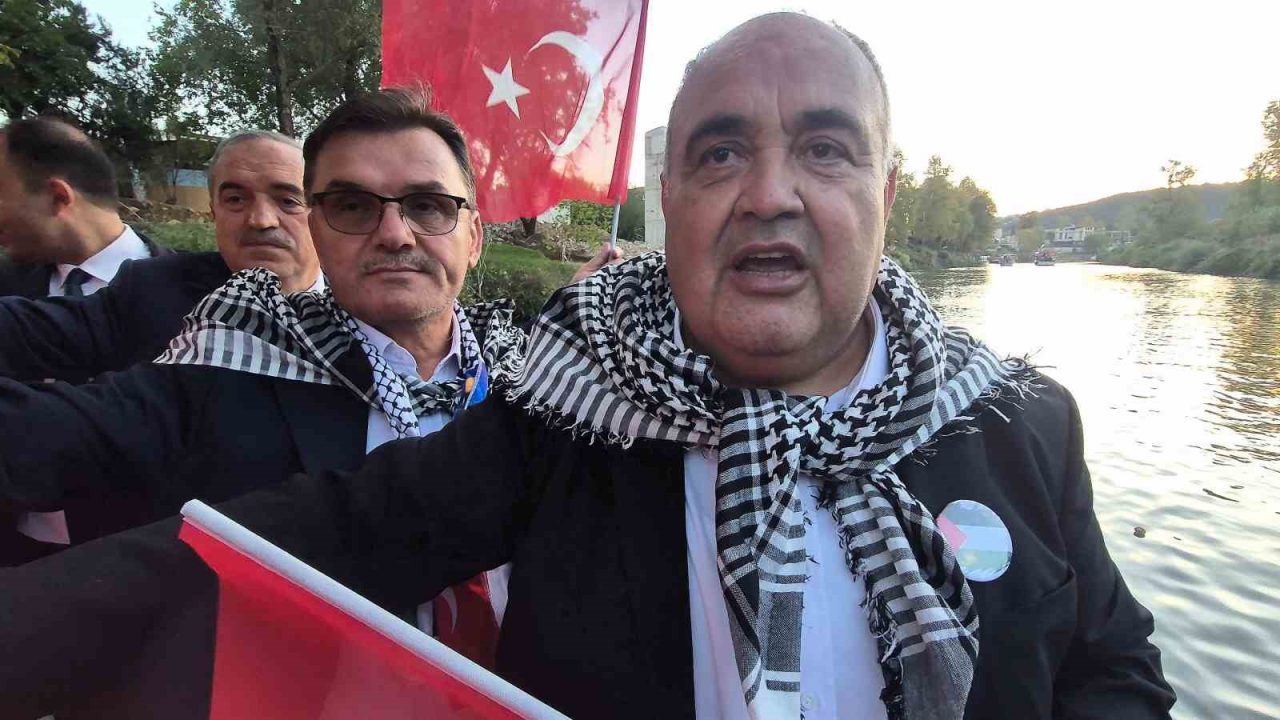 Bartın’da Sumud Filosu’na ve Filistin’e destek amacıyla balıkçılar, teknelerle Bartın