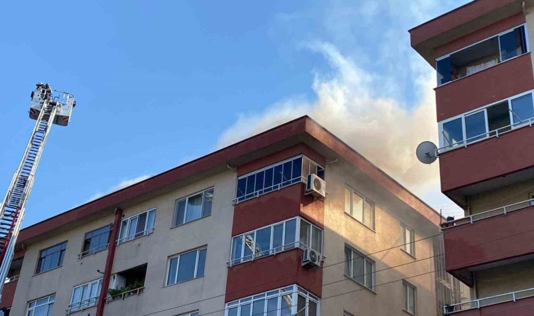 Kocaeli’nin İzmit ilçesinde 7 katlı binanın çatısında tadilat sırasında yangın