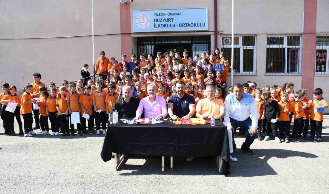 Türk futbolunun efsane golcüleri Tanju Çolak ve Hami Mandıralı, Trabzon’un