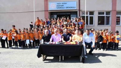 Türk futbolunun efsane golcüleri Tanju Çolak ve Hami Mandıralı, Trabzon’un