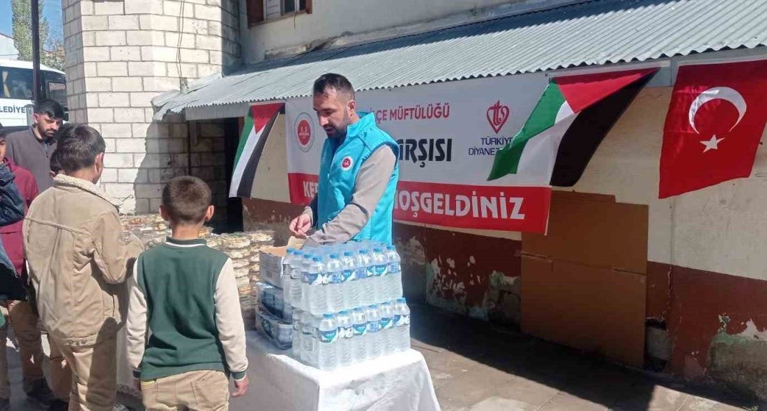 Erzurum’un Tekman ilçesinde Gazze’ye ulaştırılmak üzere hayır çarşısı düzenlendi. Tekman