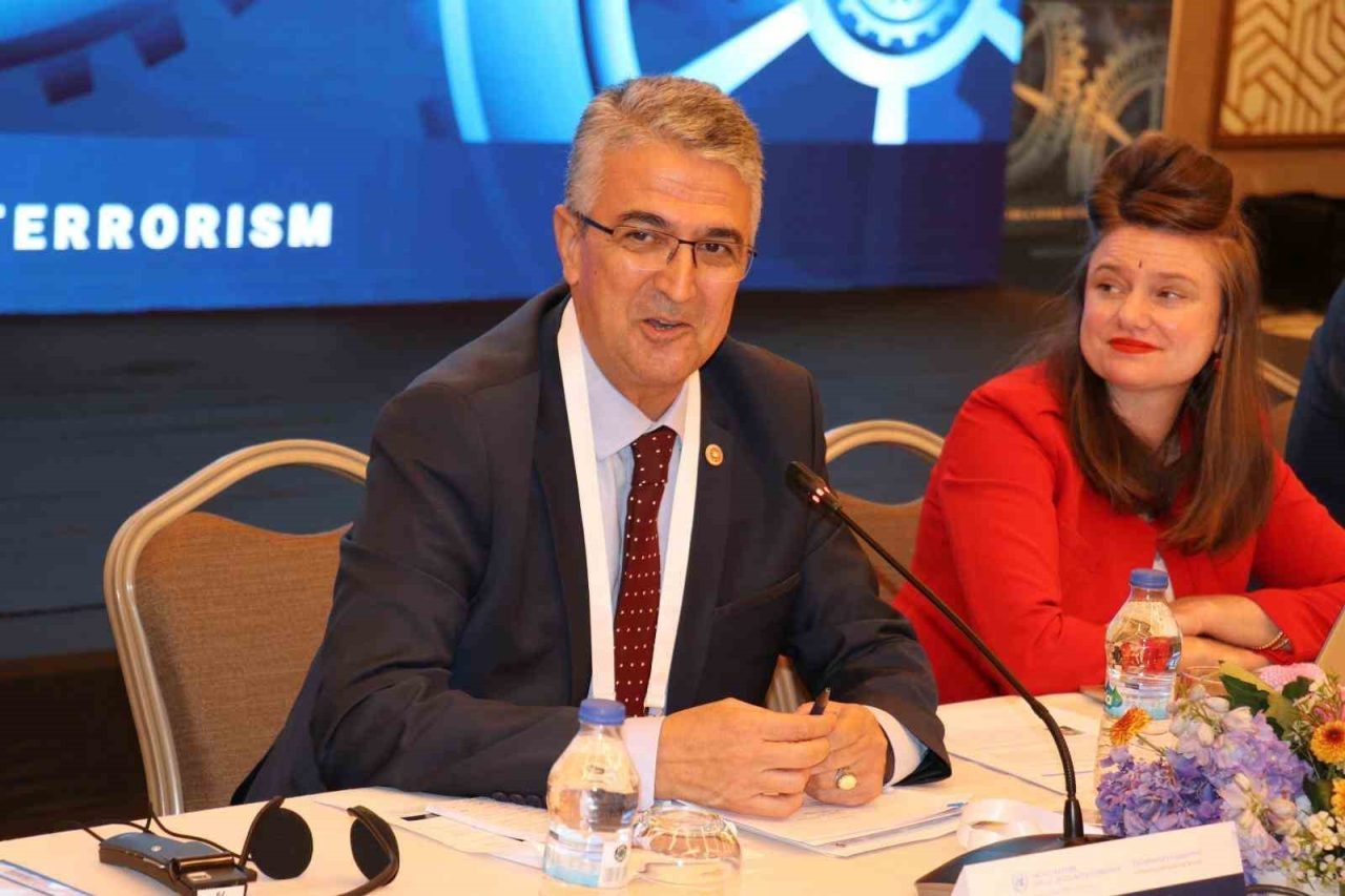 Milliyetçi Hareket Partisi Erzurum milletvekili Prof. Dr. Kamil Aydın Avrupa