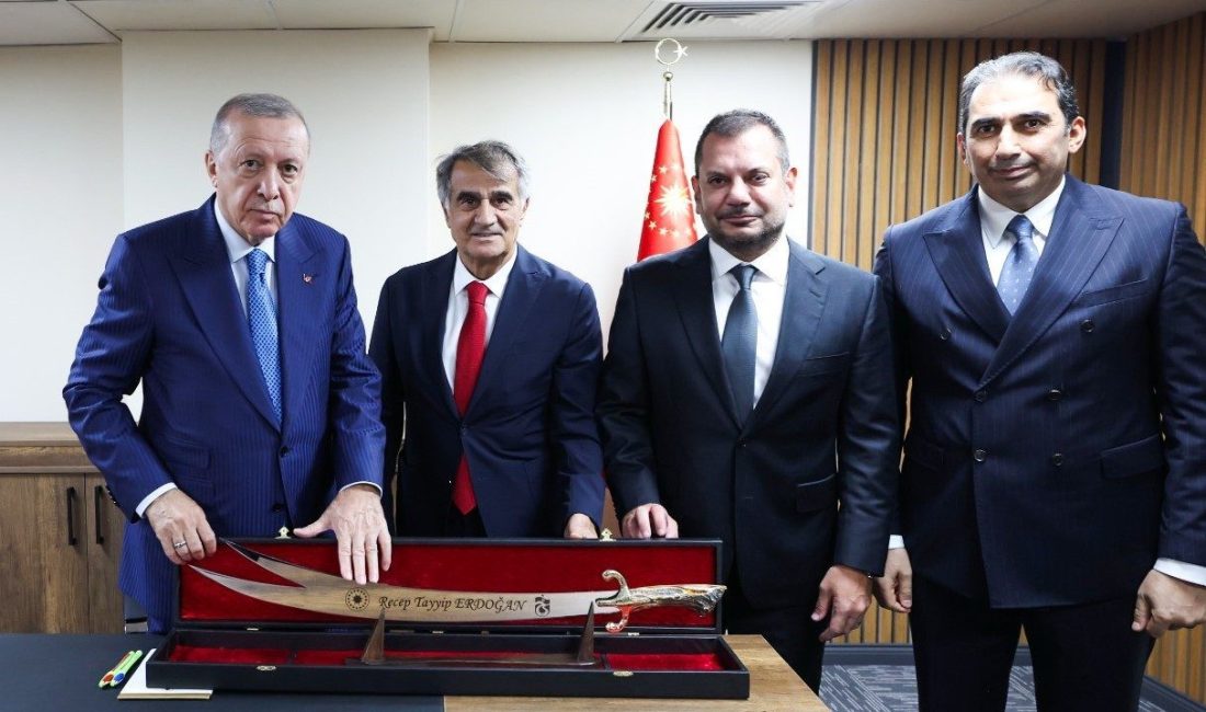 Trabzonspor Kulübü tarafından Cumhurbaşkanı Recep Tayyip Erdoğan’a üzerinde isminin yazılı