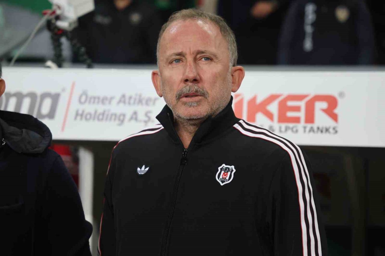 Trendyol Süper Lig 3. hafta erteleme maçında Konyaspor, sahasında Beşiktaş