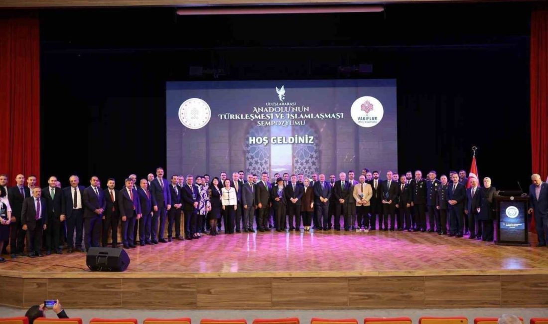 Erzincan’da Uluslararası Anadolu’nun Türkleşmesi ve İslamlaşması Sempozyumu düzenlendi. Sempozyumda, saygı