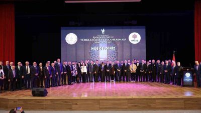 Erzincan’da Uluslararası Anadolu’nun Türkleşmesi ve İslamlaşması Sempozyumu düzenlendi. Sempozyumda, saygı