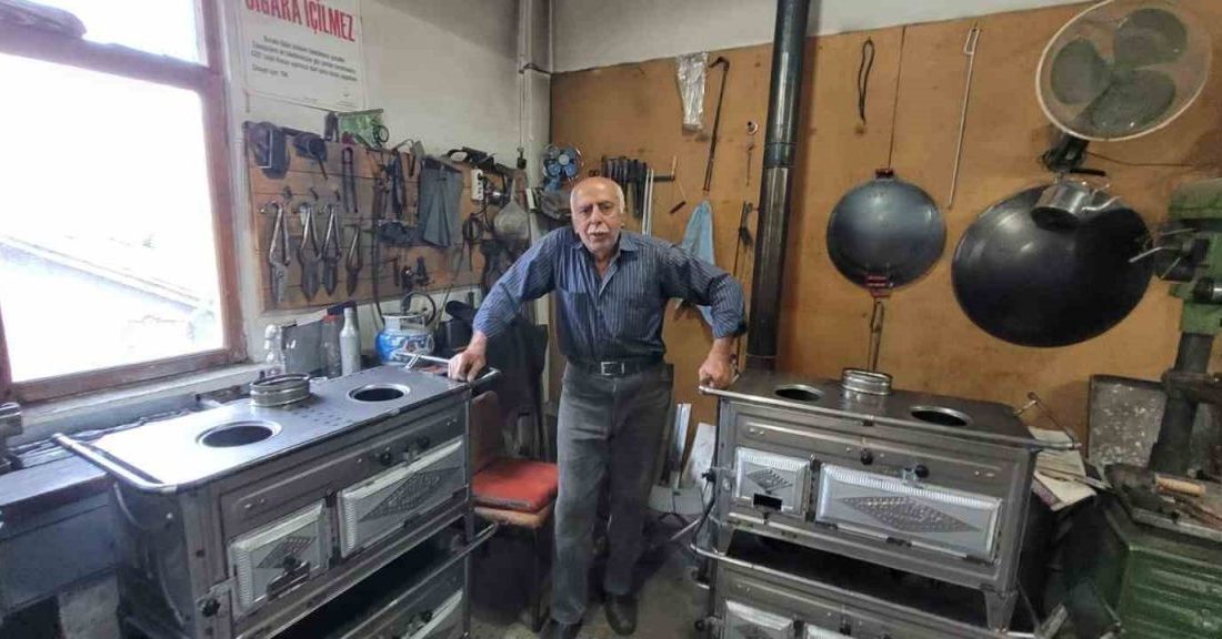 Unutulmaya yüz tutmuş mesleklerden biri olan sobacılık mesleği, 68 yaşındaki