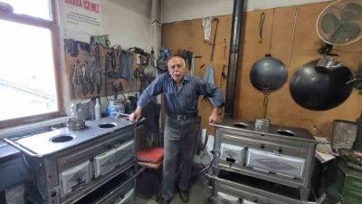 Unutulmaya yüz tutmuş mesleklerden biri olan sobacılık mesleği, 68 yaşındaki