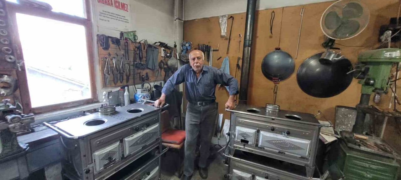 Unutulmaya yüz tutmuş mesleklerden biri olan sobacılık mesleği, 68 yaşındaki