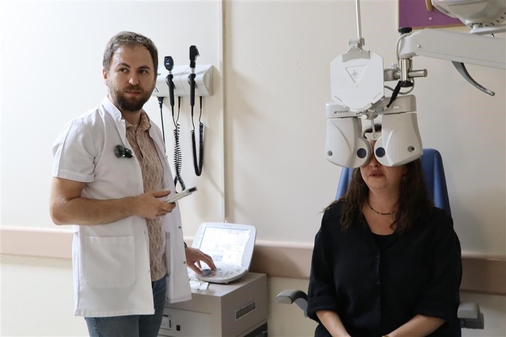 Dünya Görme Günü dolayısıyla açıklamalarda bulunan Göz Hastalıkları Uzmanı Op.