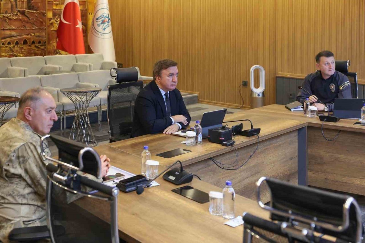 İçişleri Bakanı Ali Yerlikaya başkanlığında, 81 ilin valisinin katılımıyla Video