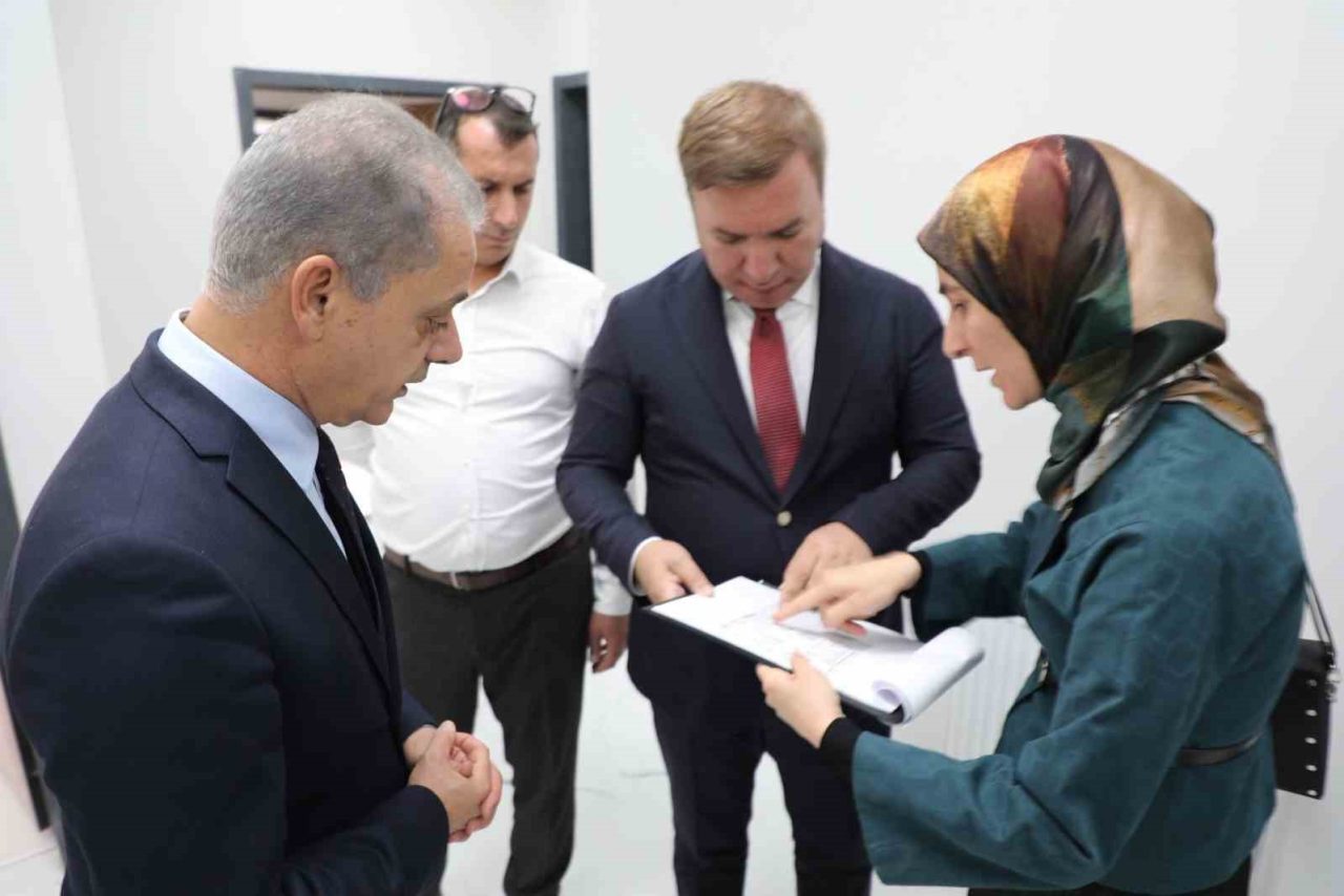 Erzincan Valisi Hamza Aydoğdu, kentte yapımı devam eden ve bitirilerek