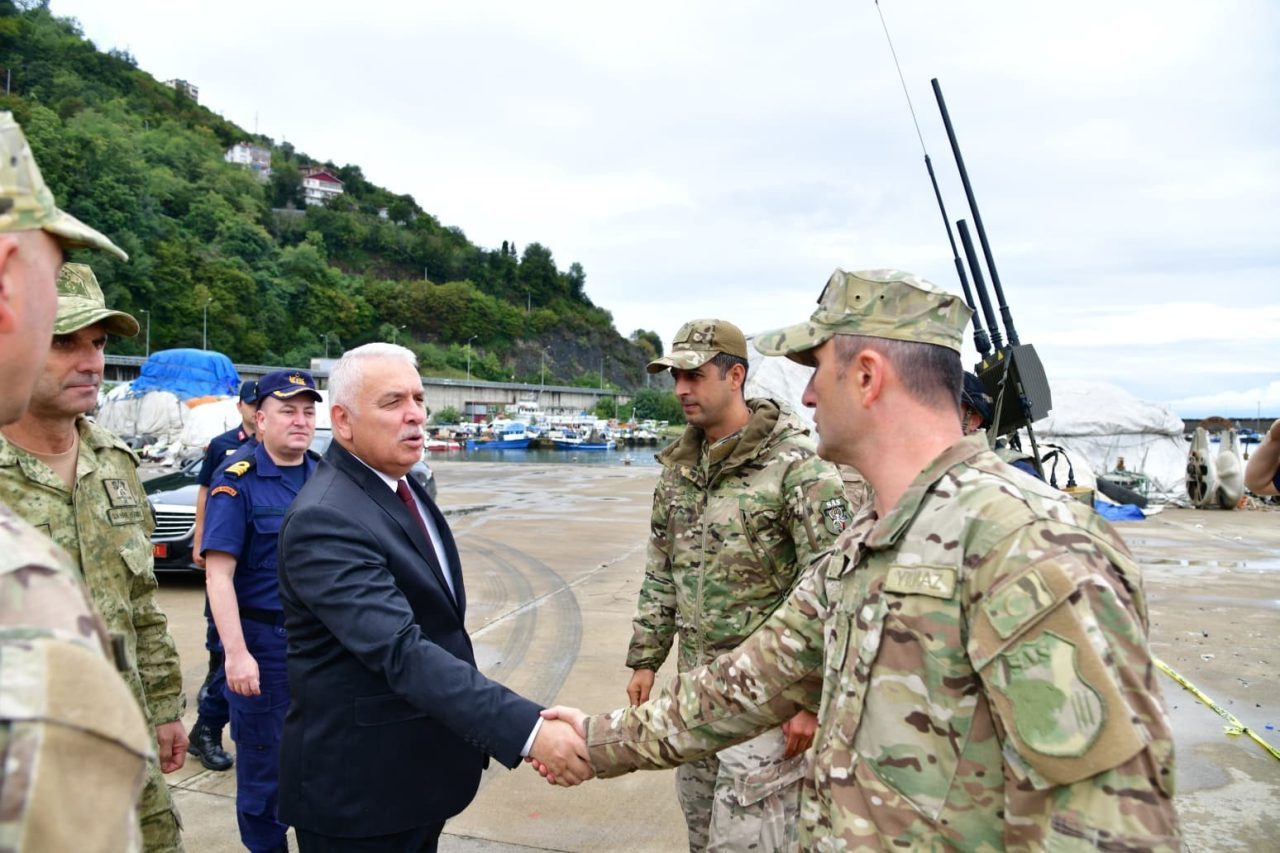 Trabzon Valisi Aziz Yıldırım, vatandaşların denizde şüpheli ya da tanımlayamadıkları