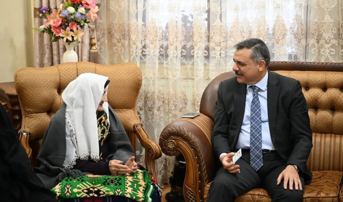 Erzurum Valisi Mustafa Çiftçi, 95 yaşındaki güngörmüşümüz Şahteret Ateş’i ziyaret