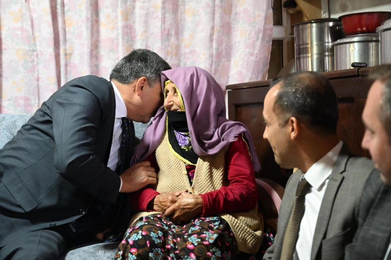 Erzurum Valisi Mustafa Çiftçi, 93 yaşındaki Zemzem Dağcı ve şehit