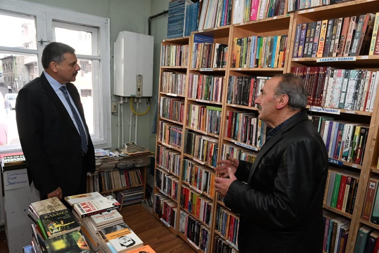 Erzurum Valisi Mustafa Çiftçi, İnşirah Sahaf ve Kitabevi sahibi Nizamettin