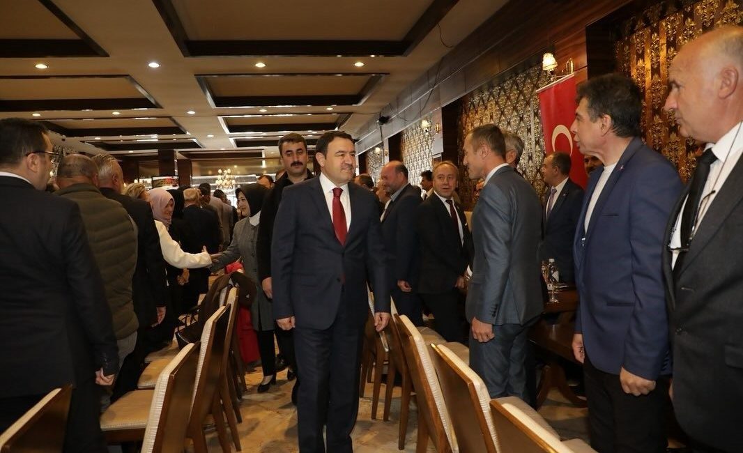 Kütahya Valiliği tarafından Muhtarlar Günü dolayısıyla düzenlenen yemek programı, Vali