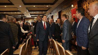 Kütahya Valiliği tarafından Muhtarlar Günü dolayısıyla düzenlenen yemek programı, Vali