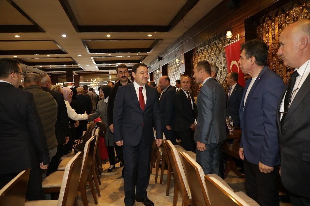 Kütahya Valiliği tarafından Muhtarlar Günü dolayısıyla düzenlenen yemek programı, Vali