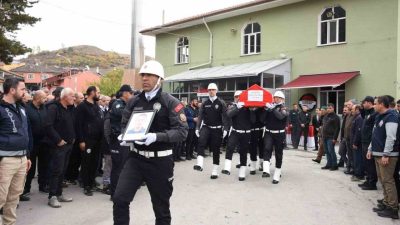 Tokat’ta vefat eden polis memuru memleketi Erzincan’ın Üzümlü ilçesinde son