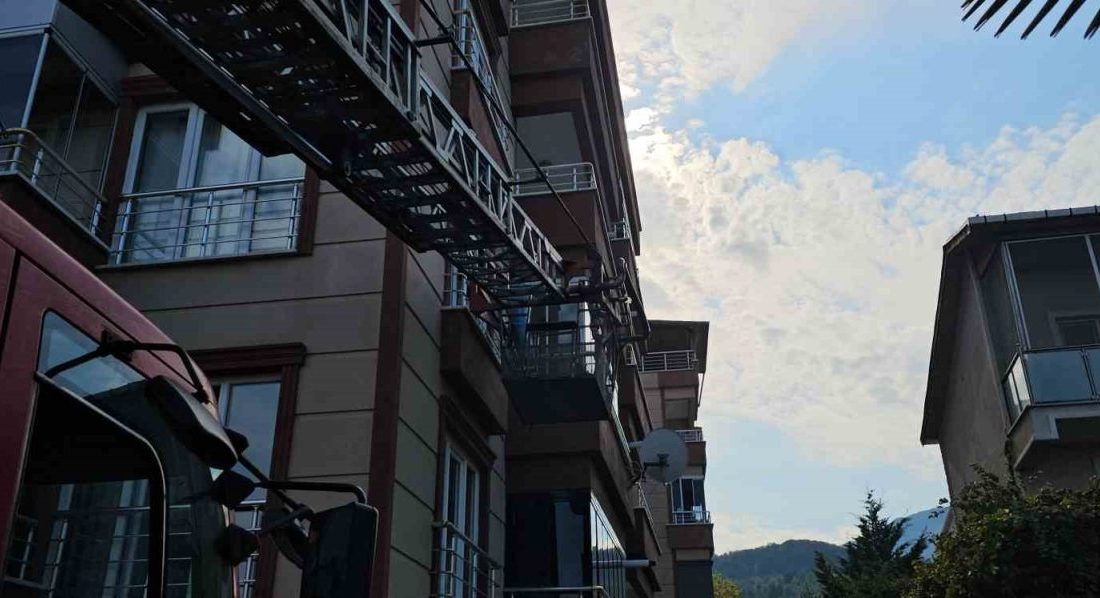 Kastamonu’nun Cide ilçesinde yakınlarının kendisinden haber alamadığı yaşlı kadın evinde