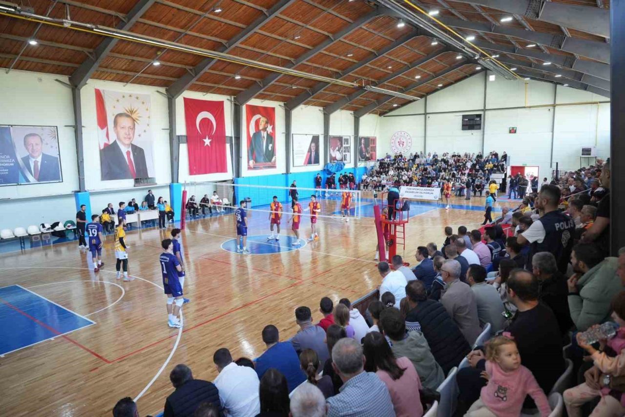 Voleybol Federasyonu 2. Lig’de mücadele eden Yenişehir Belediyespor Takımı, 5
