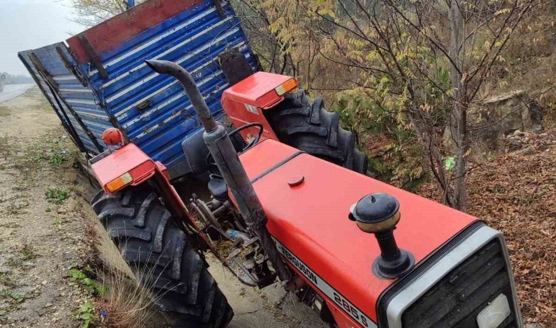 Kastamonu’da yoldan çıkan traktörden düşen sürücü, kaldırıldığı hastanede hayatını kaybetti.