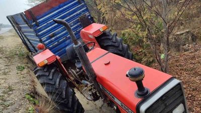 Kastamonu’da yoldan çıkan traktörden düşen sürücü, kaldırıldığı hastanede hayatını kaybetti.