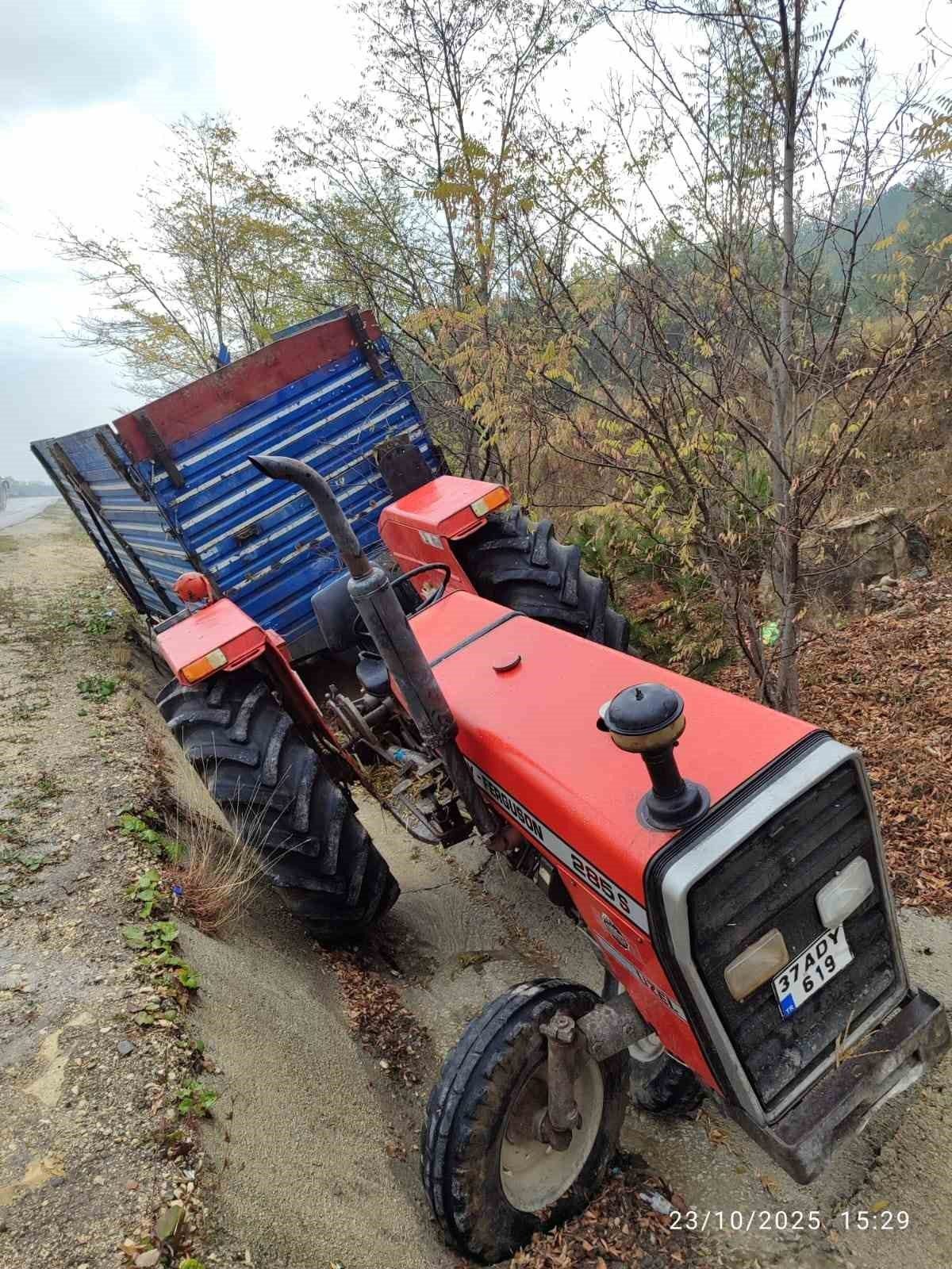Kastamonu’da yoldan çıkan traktörden düşen sürücü, kaldırıldığı hastanede hayatını kaybetti.