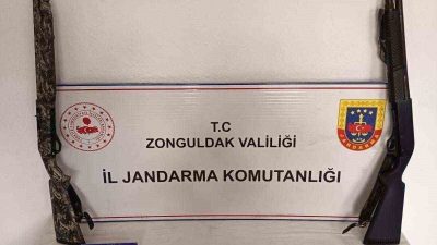 Zonguldak’ta jandarma ekiplerinin üç ilçede düzenlediği narkotik operasyonlarında yüklü miktarda