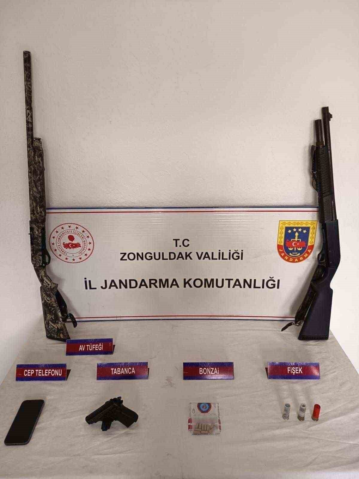 Zonguldak’ta jandarma ekiplerinin üç ilçede düzenlediği narkotik operasyonlarında yüklü miktarda