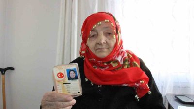 Trabzon’un Hayrat ilçesi Yeniköy Mahallesi’nde yaşayan 102 yaşındaki Meryem Koç,