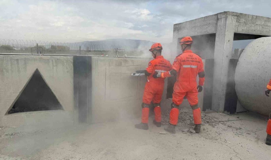 Erzincan İl Afet ve Acil Durum Müdürlüğü (AFAD) personeli tarafından