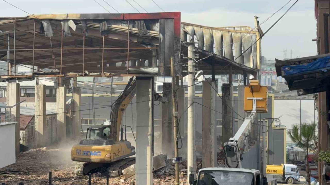 Kocaeli’nin Dilovası ilçesinde çıkan yangında 7 işçinin öldüğü, 6’sının ise