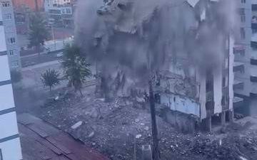 Diyarbakır’da, Kahramanmaraş merkezli depremlerden ağır hasar alan 8 katlı bir