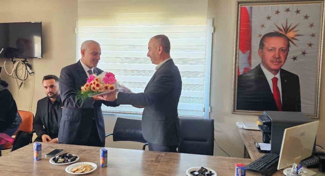 AK Parti Dikili İlçe Teşkilatında görev değişimi gerçekleşti. Mehmet Akif