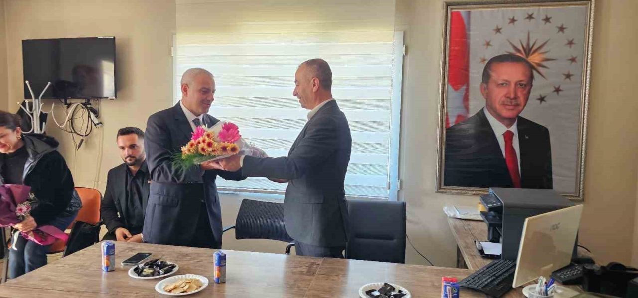 AK Parti Dikili İlçe Teşkilatında görev değişimi gerçekleşti. Mehmet Akif