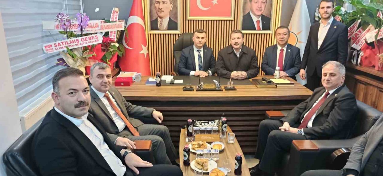 AK Parti heyeti Devrek ilçe Başkanlığına nezaket ziyaretinde bulundu. AK