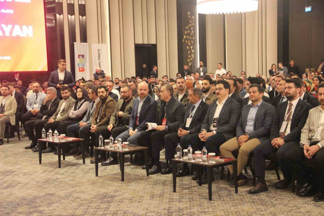 AK Parti Genel Başkan Yardımcısı ve Parti Sözcüsü Ömer Çelik,