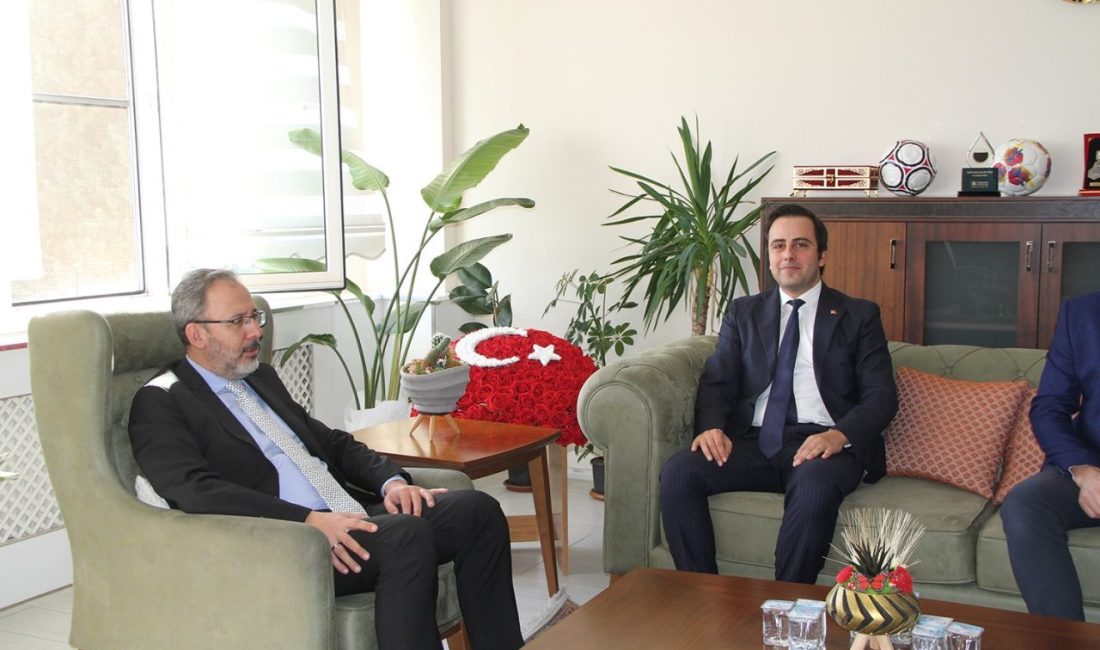 Önceki dönem Gençlik ve Spor Bakanı, AK Parti İzmir Milletvekili