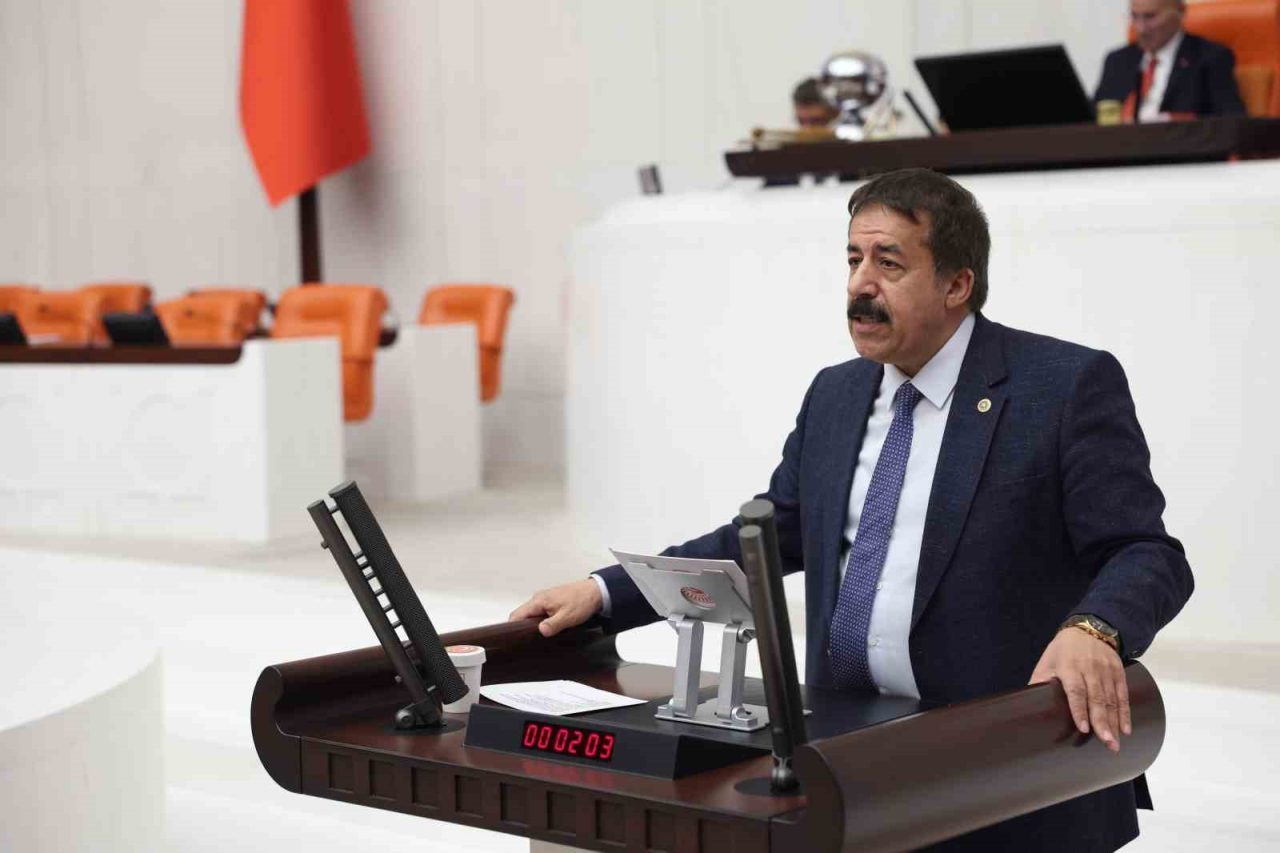 Erzurum’a yapılan kamu yatırımları hakkında Meclis kürsüsünde konuşan AK Parti