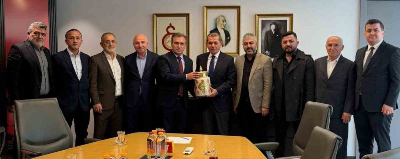 Alucra Kalkınma ve Eğitim Vakfı Başkanı Süleyman Baba ve yönetim