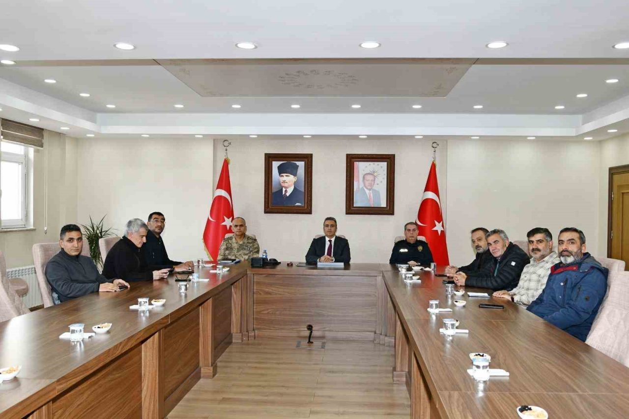 Ardahan Valisi Hayrettin Çiçek başkanlığında düzenlenen Emniyet ve Asayiş Değerlendirme