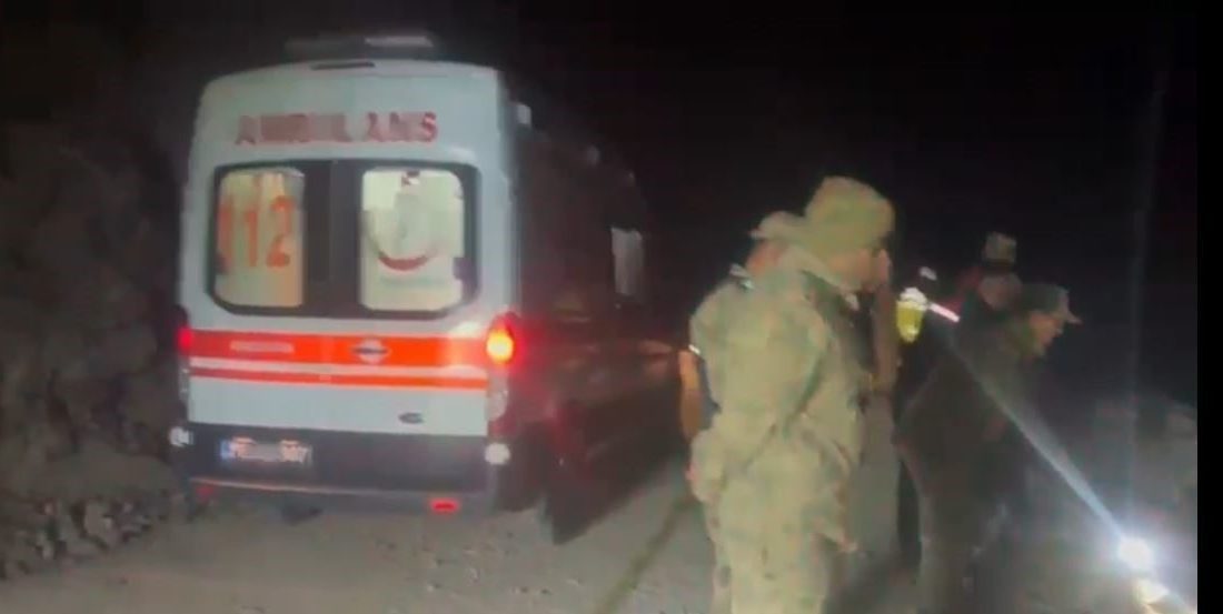 Ardahan’ın Posof ilçesinde devrilen kamyonun sürücüsü hayatını kaybetti. Edinilen bilgiye