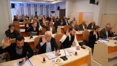 3 ay maaş alacağı olan belediye çalışanlarının ücretlerinin ödeneceğini söyledi.