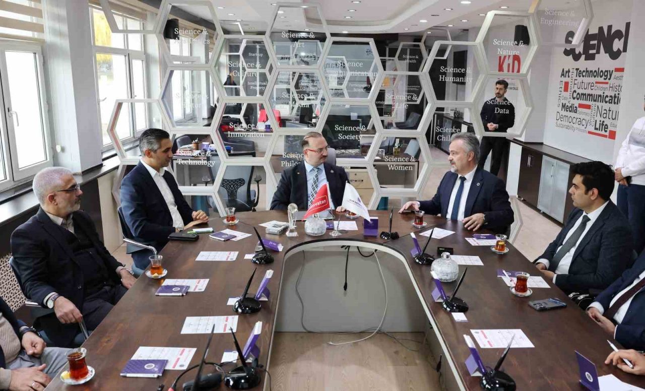 Atatürk Üniversitesi ev sahipliğinde, Erzurum Büyükşehir Belediyesi ve Küre Dijital