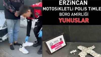 Erzincan’da motosikletli polis ekiplerinin şüphe üzerine durdurduğu araçta, sürücünün ayakkabısının