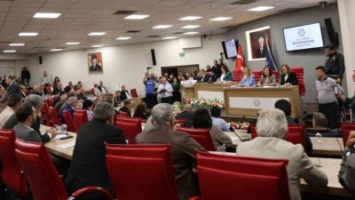 Aydın Büyükşehir Belediye Meclisi’nde aylar sonra olaysız olarak oturum gerçekleştirildi.